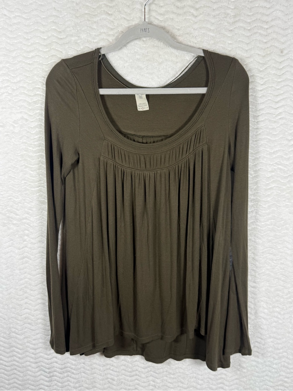 We The Free Olive Long Sleeve Scoop Neck. So flowy and comfortable unreal 🤩🧡